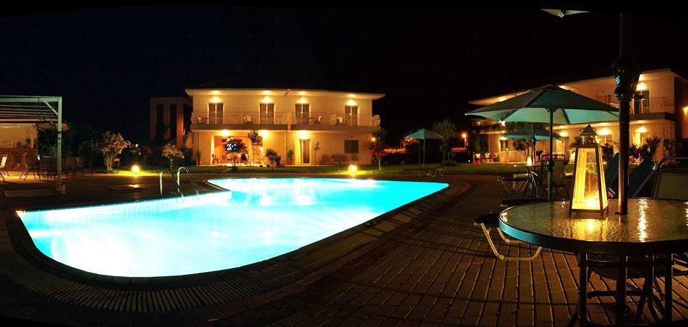 Hotel Dafnes House Fourka Exterior foto