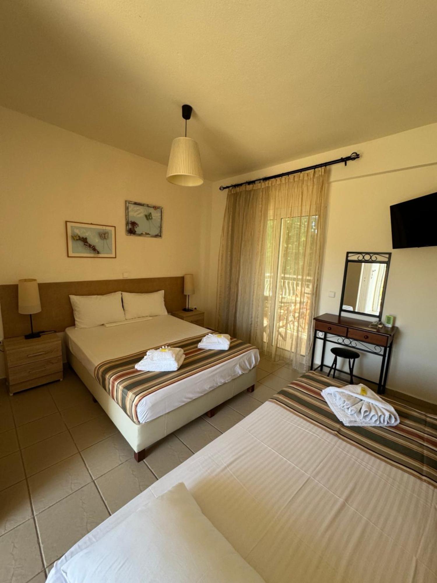 Hotel Dafnes House Fourka Exterior foto