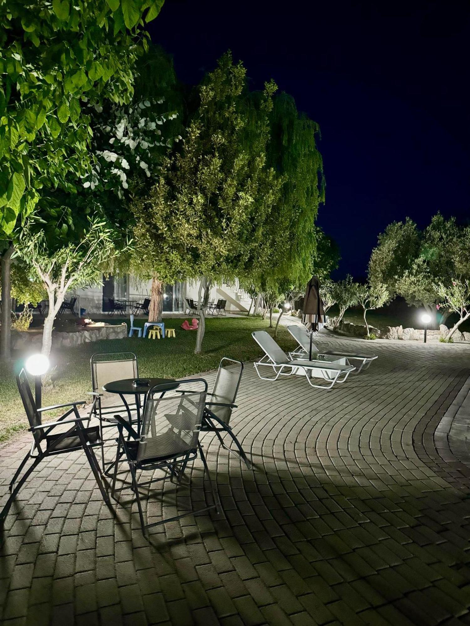 Hotel Dafnes House Fourka Exterior foto