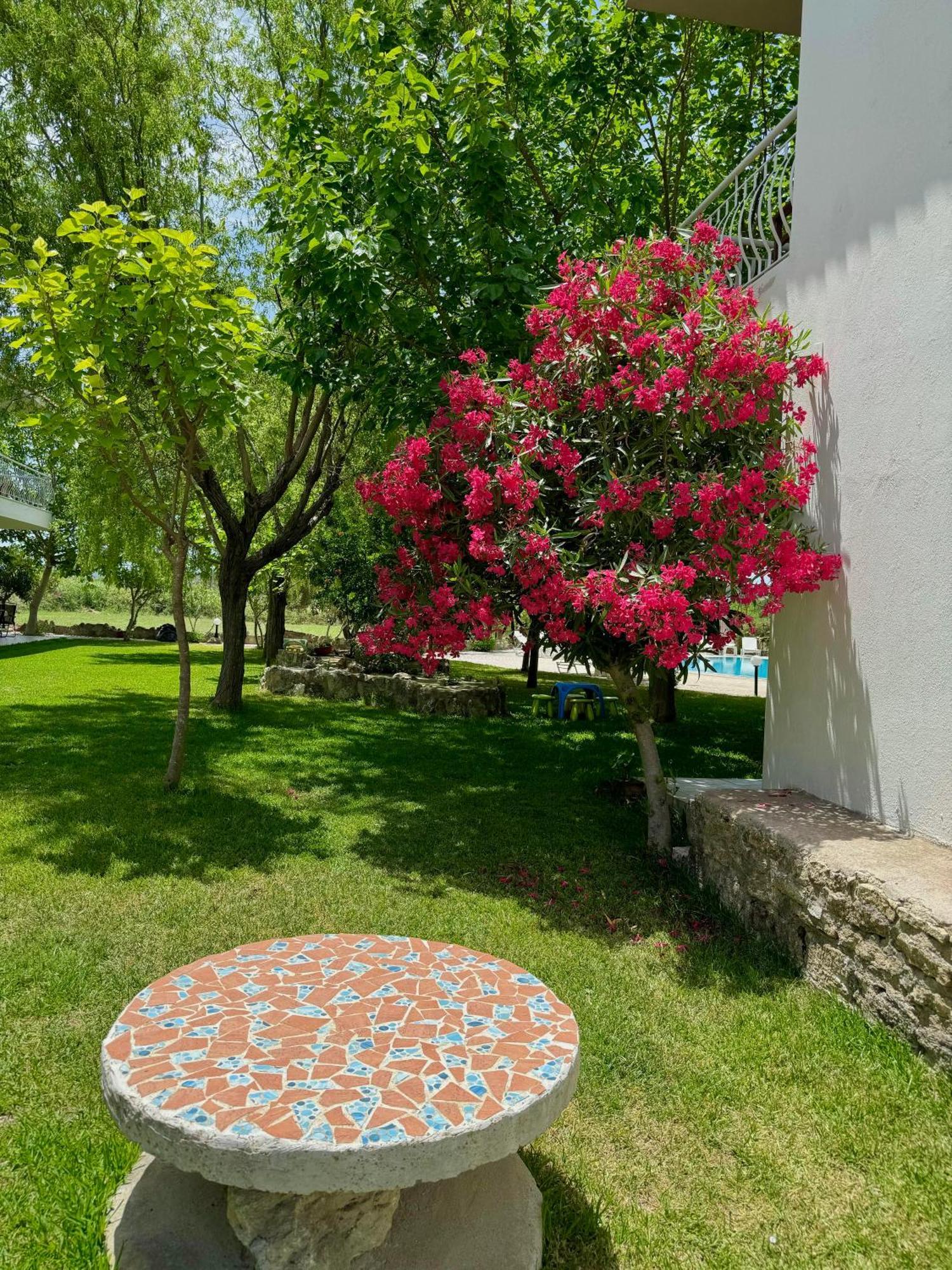 Hotel Dafnes House Fourka Exterior foto